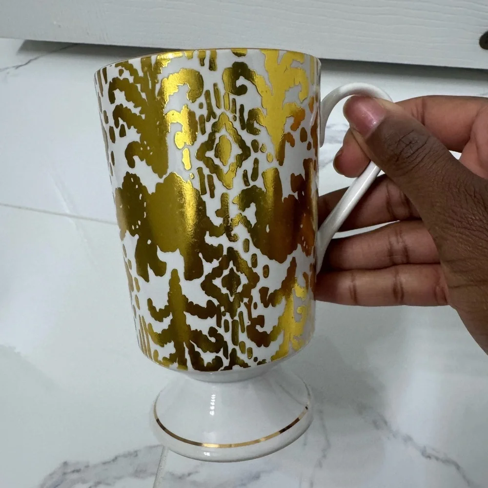 Gold Lilly Pulitzer Mug! - Picture 2 of 5